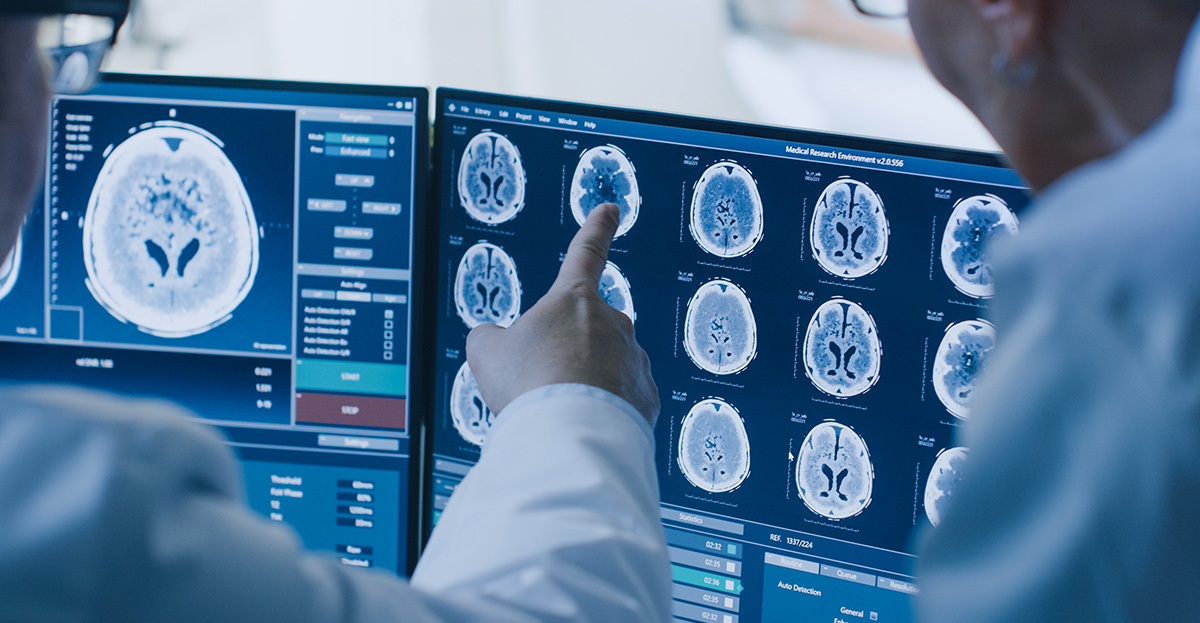 doctors-examining-how-dementia-works