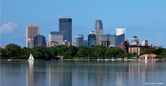 Sail boats on Lake Calhoun with Minneapolis skyline